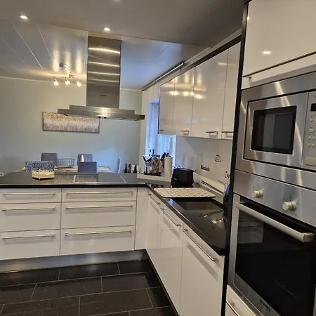 House Eifelglueck بيت ضيافة Großlittgen