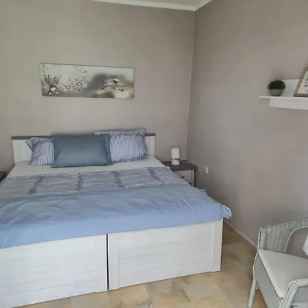 House Eifelglueck بيت ضيافة 3*
