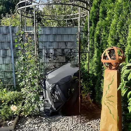House Eifelglueck بيت ضيافة